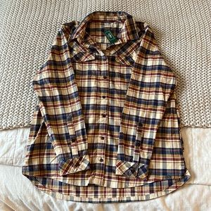 NWT. L.L. Bean Button down shirt. Women’s size Medium